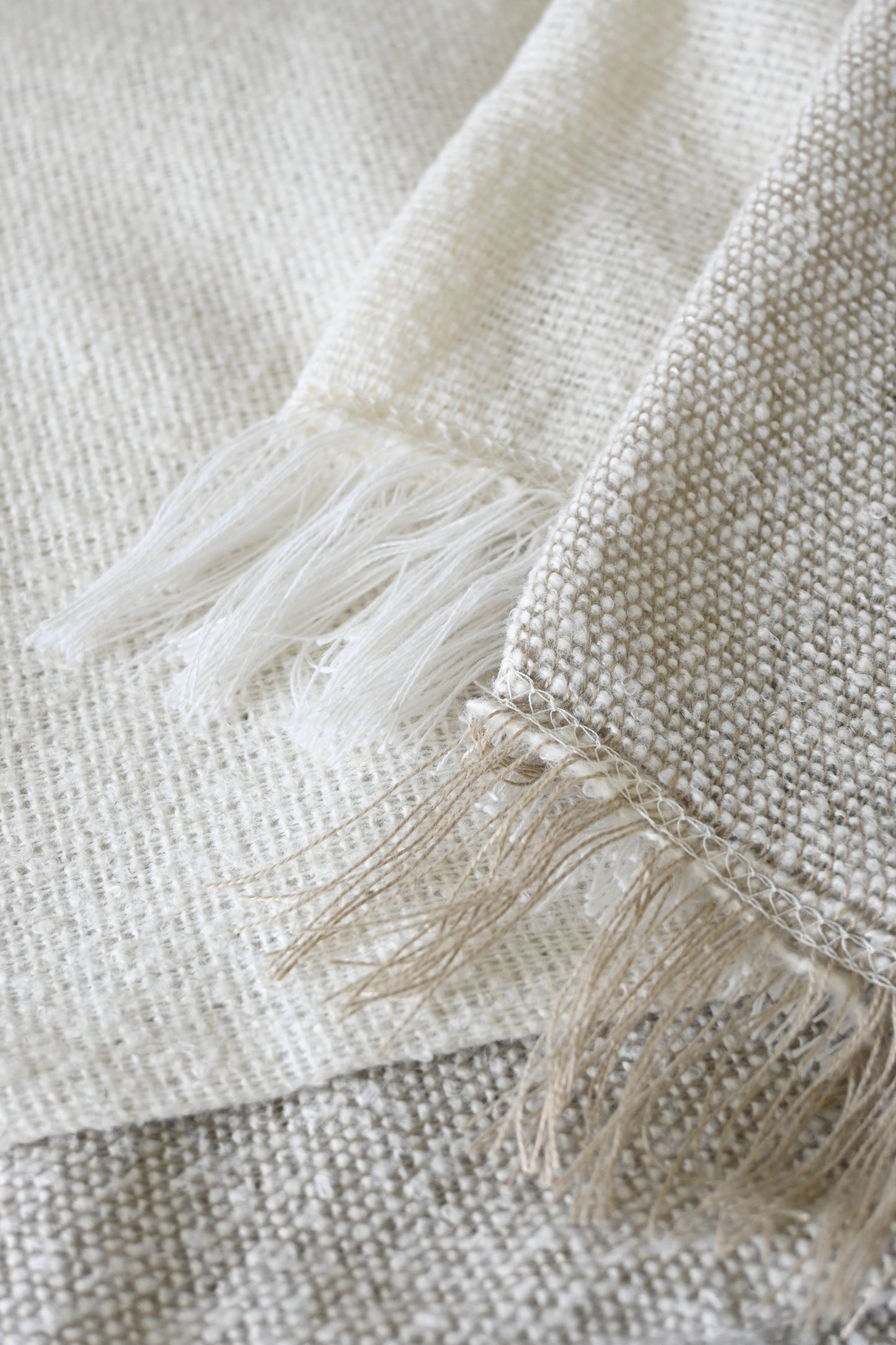 Neutral Cozy Throw – Lightweight & Stylish, 130x170 cm