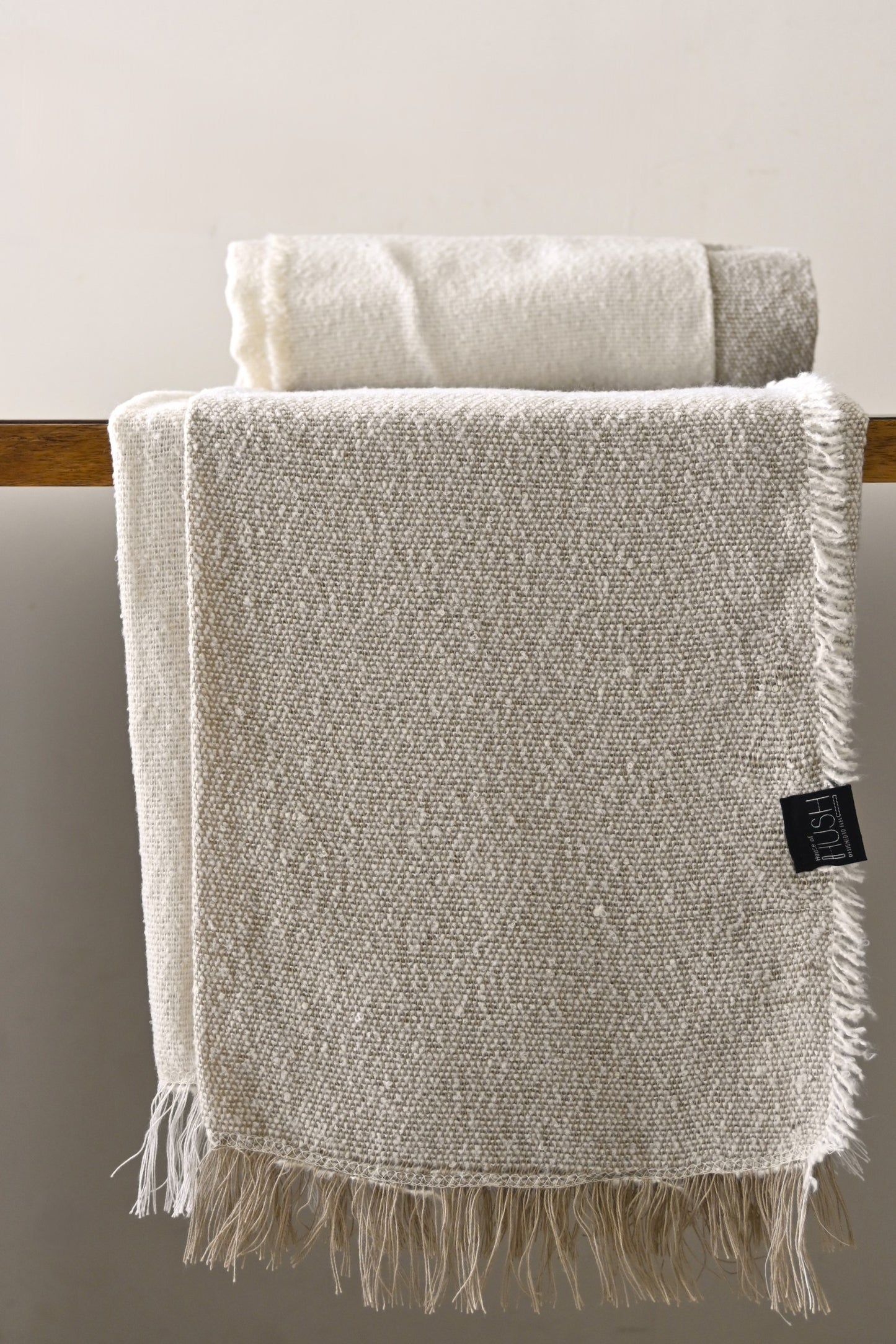 Neutral Cozy Throw – Lightweight & Stylish, 130x170 cm