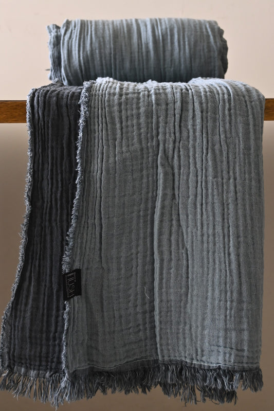 Airy Woven Throw – Blue-Grey Serenity, 150x200 cm