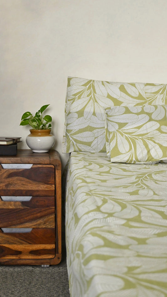 Leek Green Big Leaf Print Cotton Flat Bedsheet Set – Double Size with Pillow Covers – 140 TC