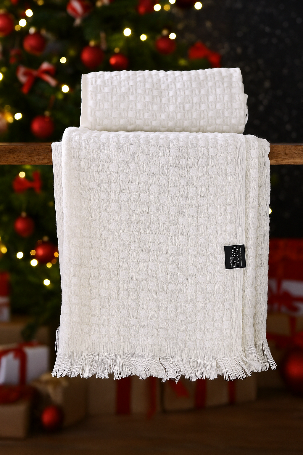 All-White Cozy Throw – Simple & Stylish