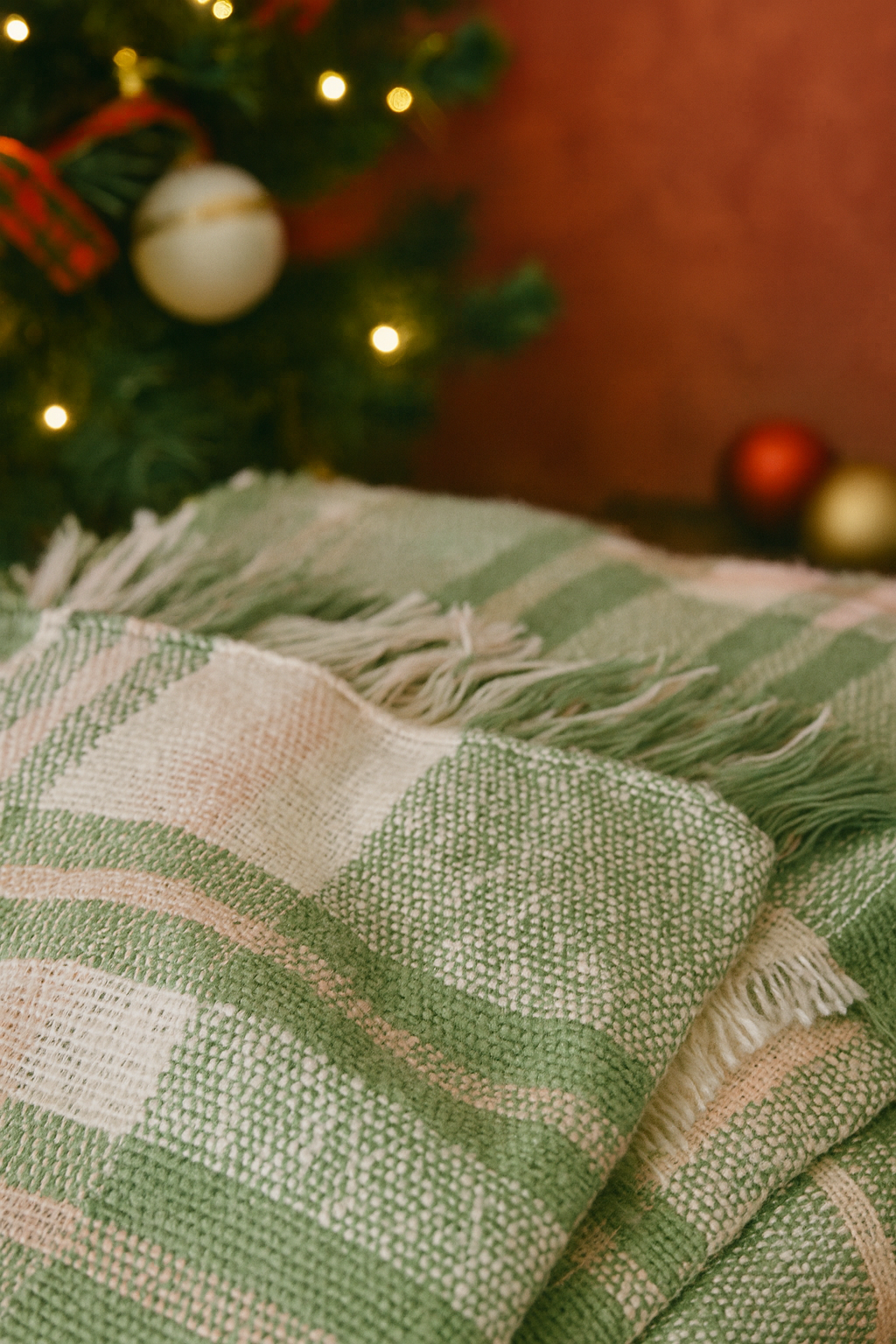 Soft Woven Throw – Green & Off-White