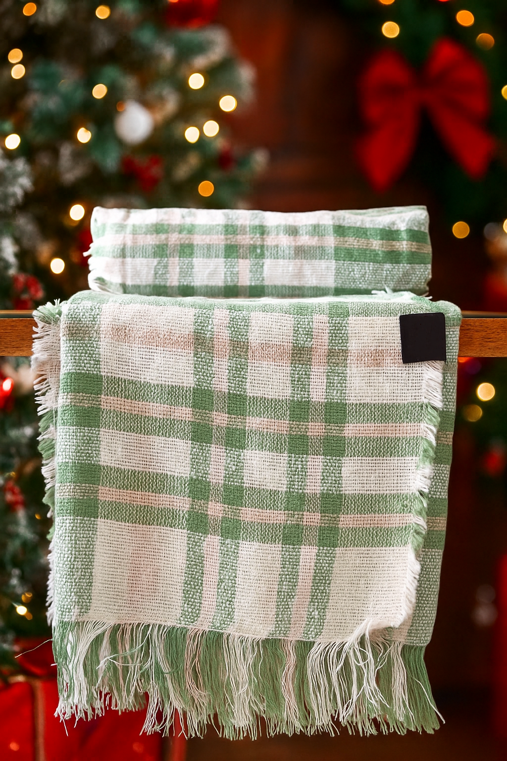 Soft Woven Throw – Green & Off-White
